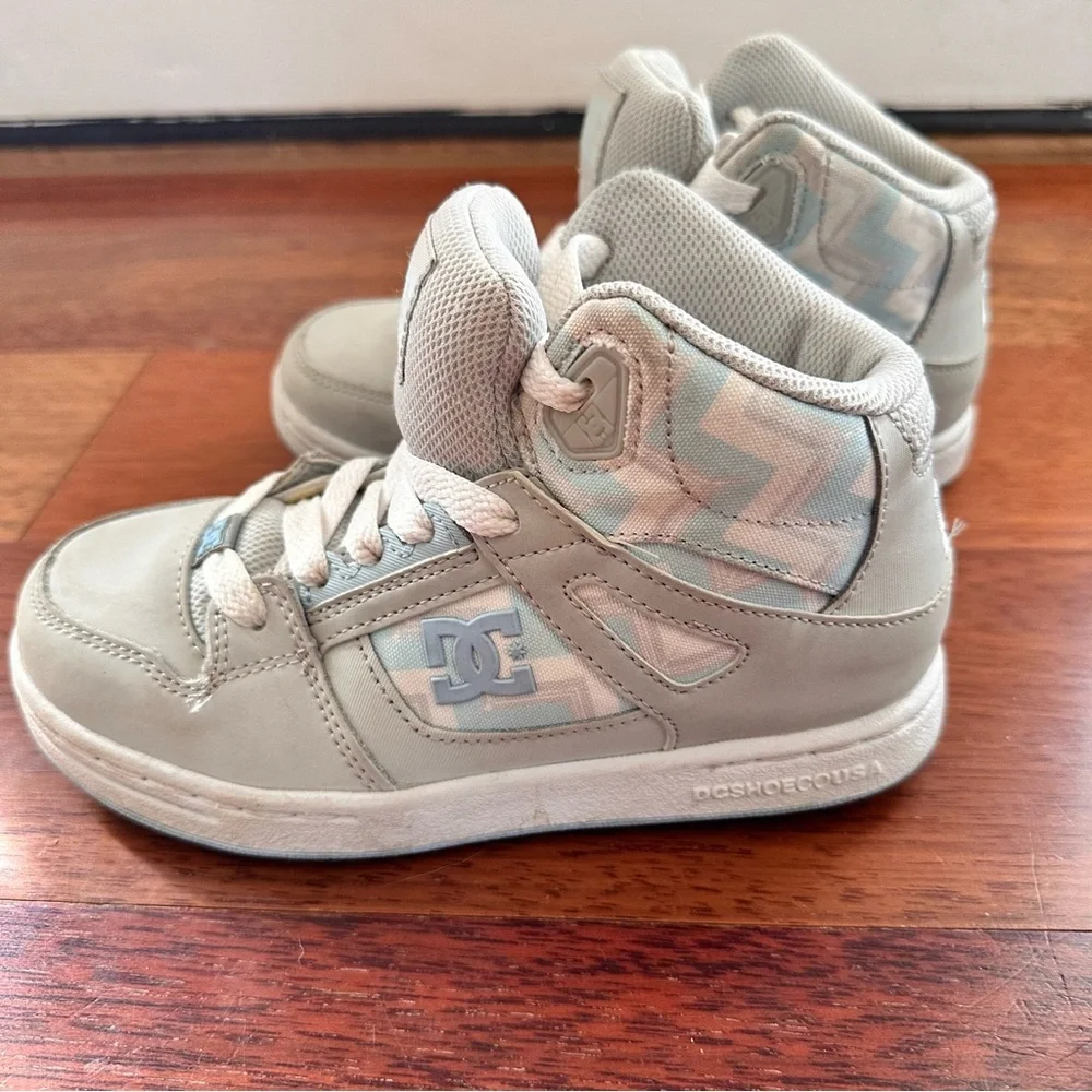 DC Youth Kids Pure Boys‎ High Top Sneaker SP Skate Shoe Sz 2.5 Blue Gray White